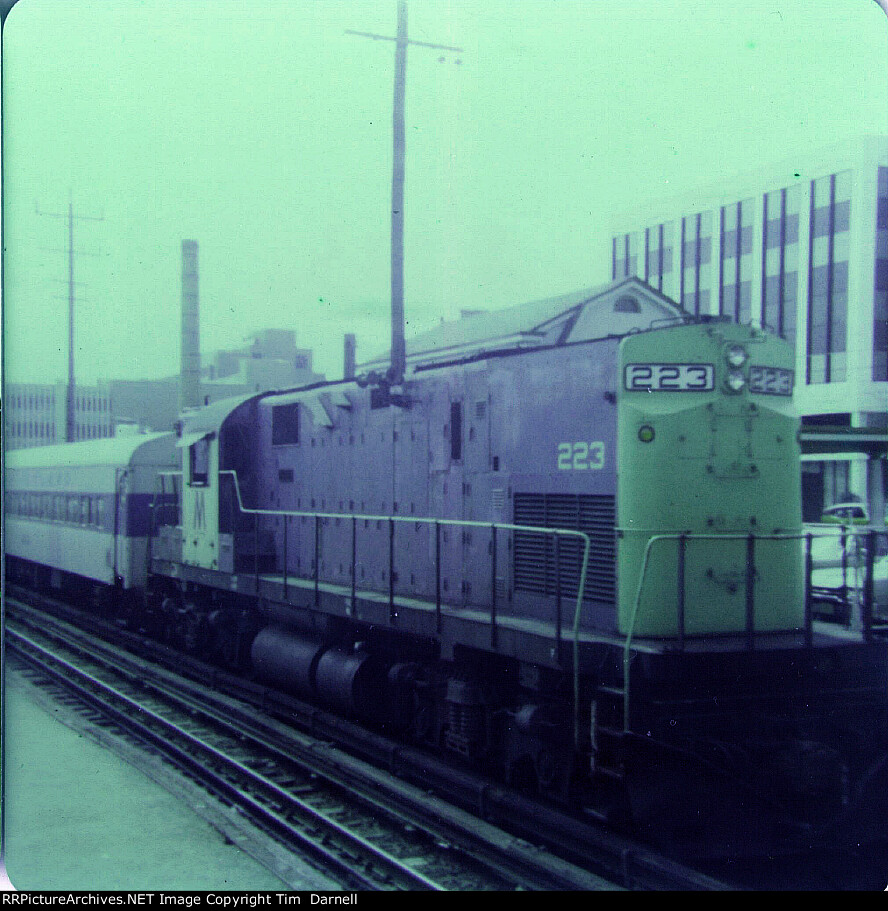 LI 223 on WB Oyster Bay train